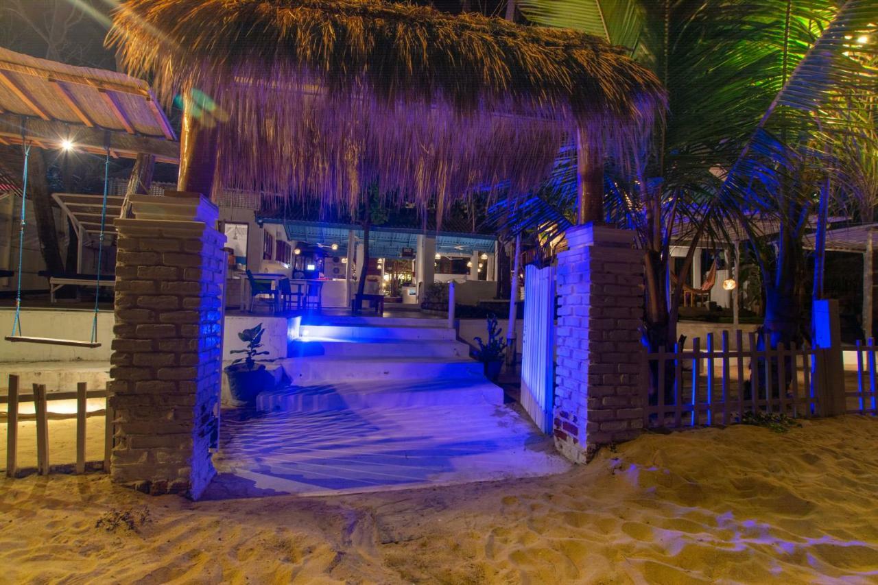 Water Edge Hotel & Restaurant Аругам Экстерьер фото