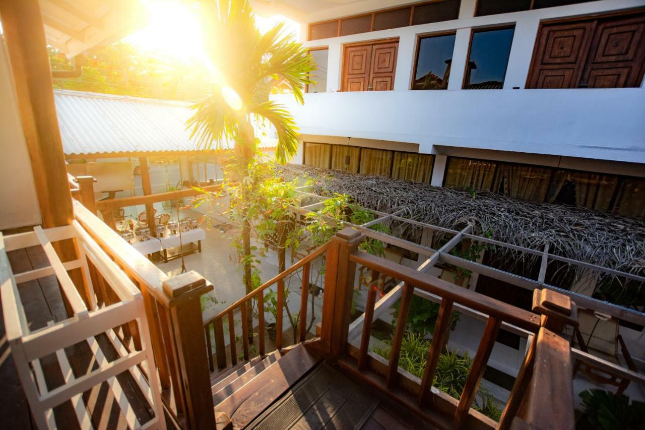 Water Edge Hotel & Restaurant Аругам Экстерьер фото