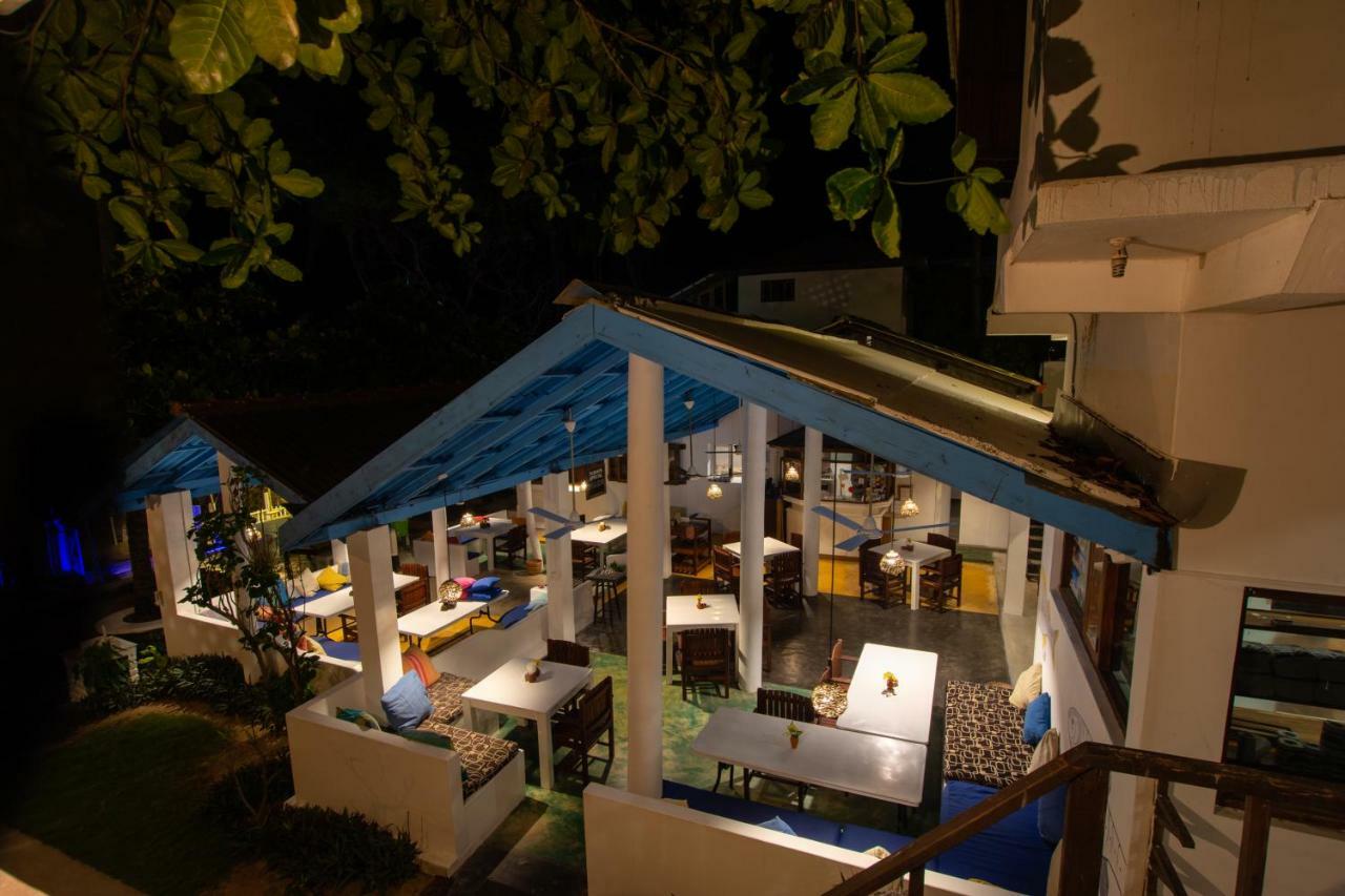 Water Edge Hotel & Restaurant Аругам Экстерьер фото