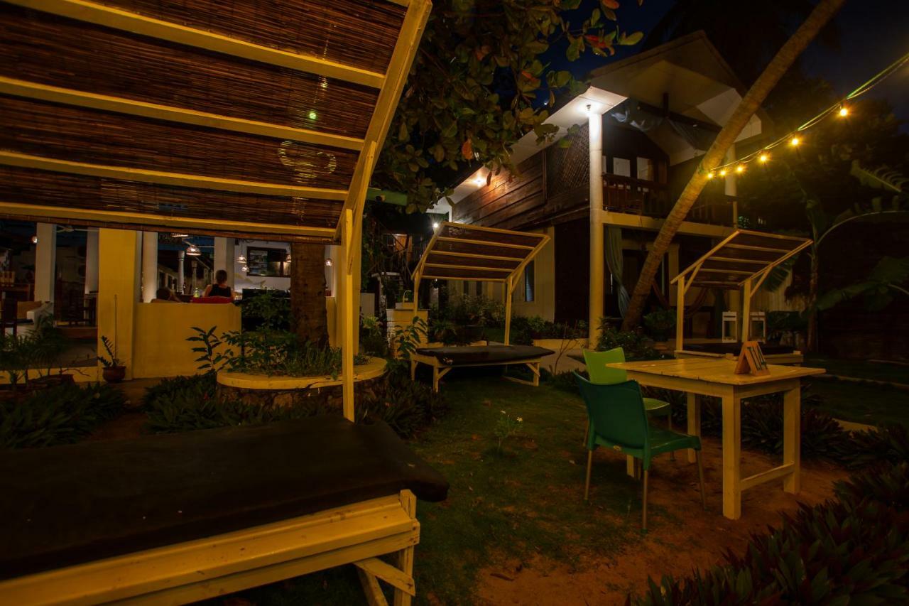 Water Edge Hotel & Restaurant Аругам Экстерьер фото