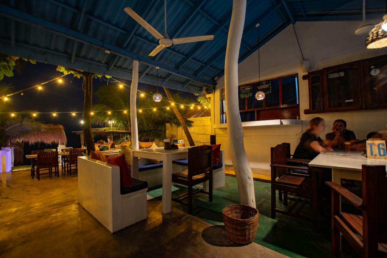 Water Edge Hotel & Restaurant Аругам Экстерьер фото